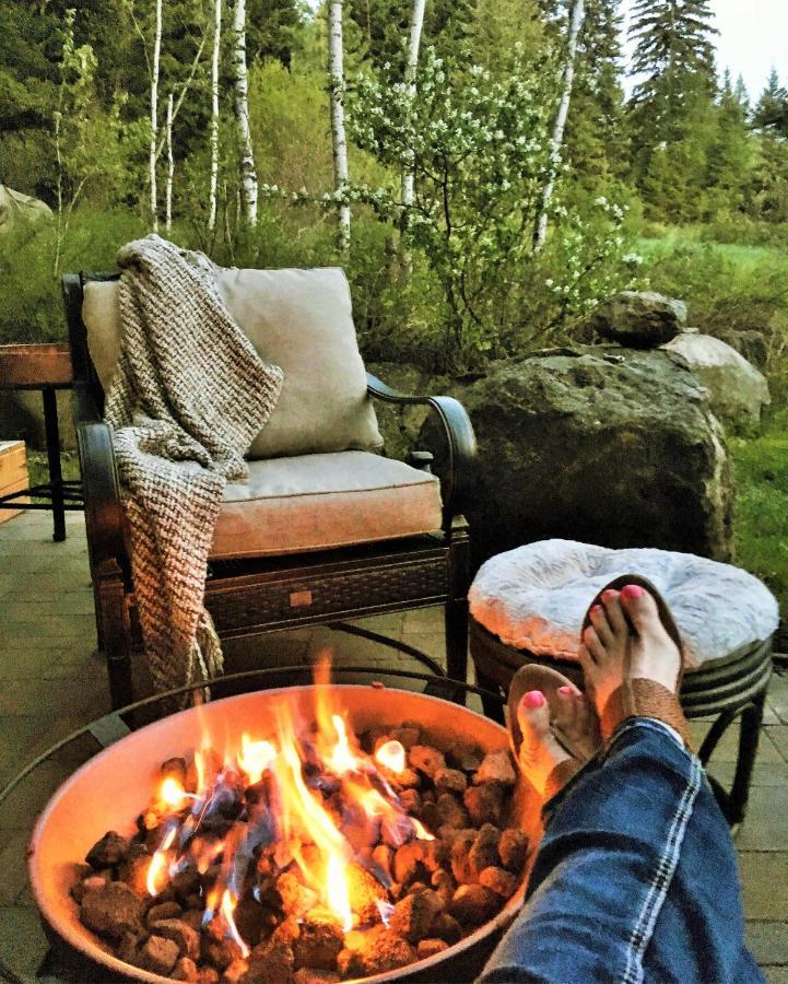 A Suite Retreat - Beyond Bed & Breakfast Sun Peaks Eksteriør bilde