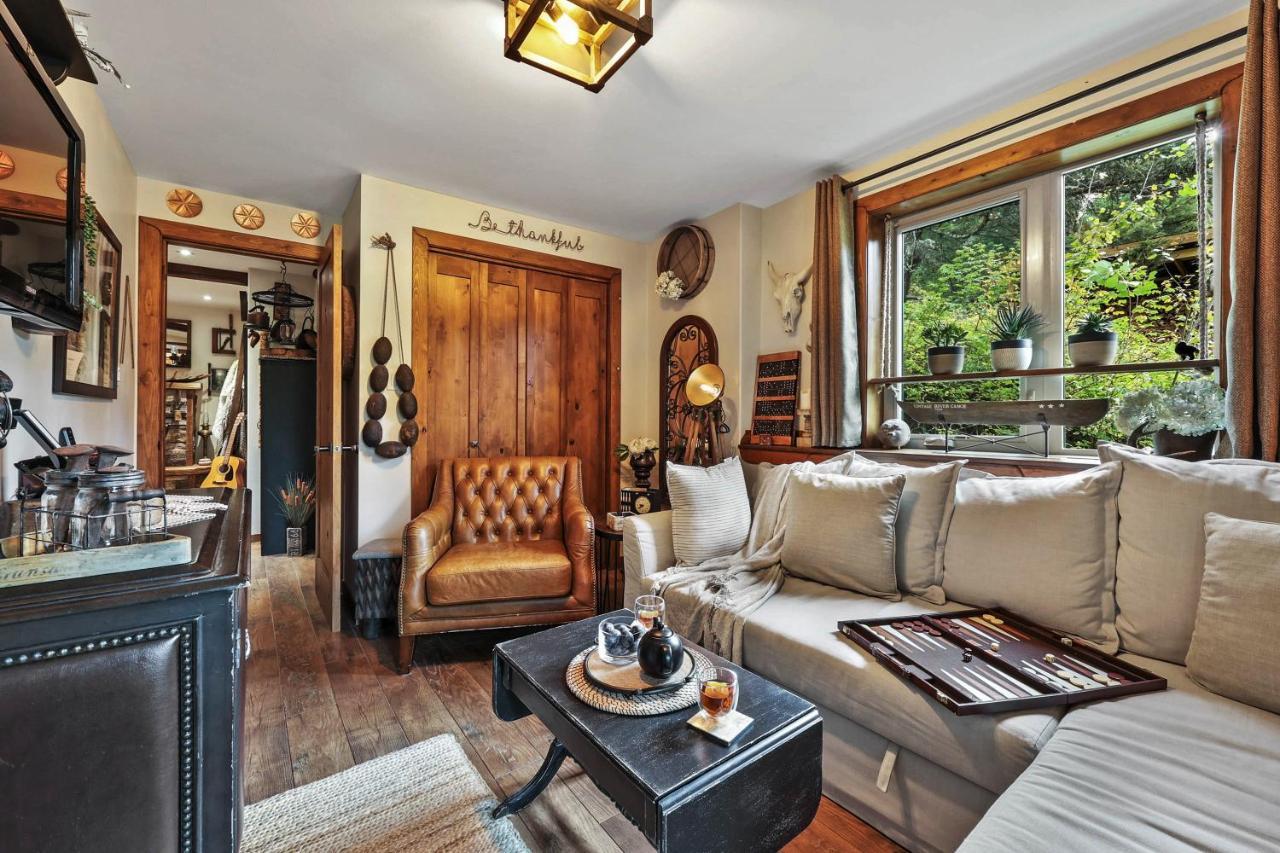 A Suite Retreat - Beyond Bed & Breakfast Sun Peaks Eksteriør bilde