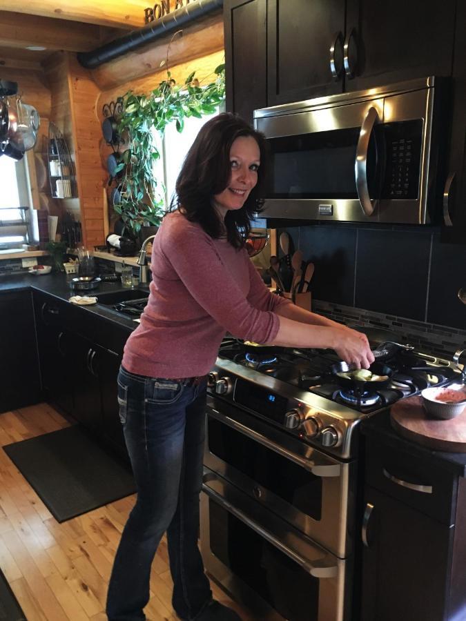 A Suite Retreat - Beyond Bed & Breakfast Sun Peaks Eksteriør bilde